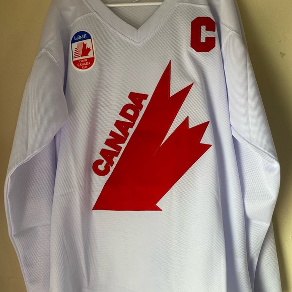 embroidered Captain Wayne  gretzky canada hockey jersey w/ fighting strap lg - Picture 2 of 4